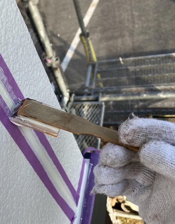 広島県福山市　T様邸　外壁塗装　コーキング打ち替え工事の様子 (1)