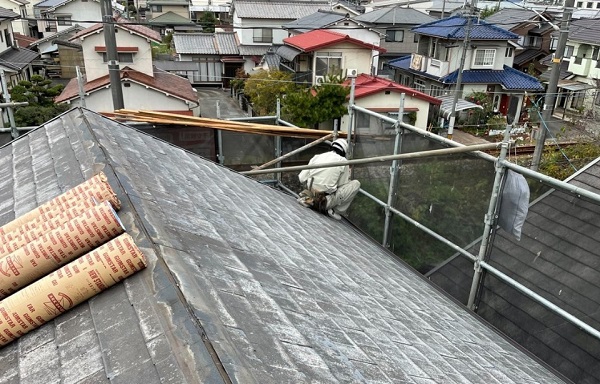岡山県小田郡矢掛町　屋根重ね葺き工事　スレート屋根の工事3種類 (2)