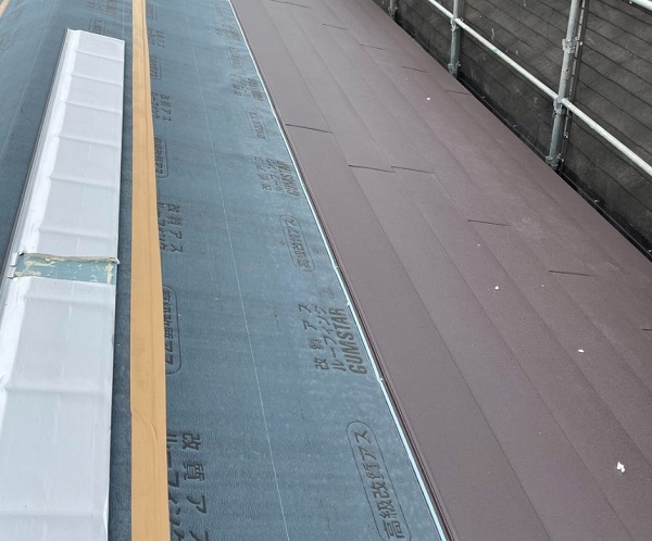 岡山県小田郡矢掛町　屋根重ね葺き工事　ガルバリウム鋼板の特徴とは (3)