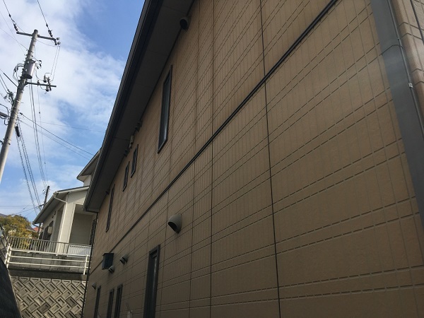 岡山県笠岡市・アパート　外壁塗装の現場調査①既存塗膜の状態 (2)