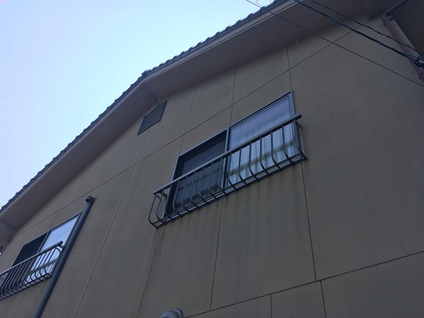 広島県福山市・T様邸　外壁塗装　現場調査の様子③雨だれ汚れ、ひび割れ (1)