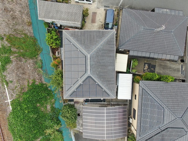 岡山県笠岡市・T様邸　外壁塗装・屋根塗装　無料診断②太陽光パネルが設置してある屋根 (1)