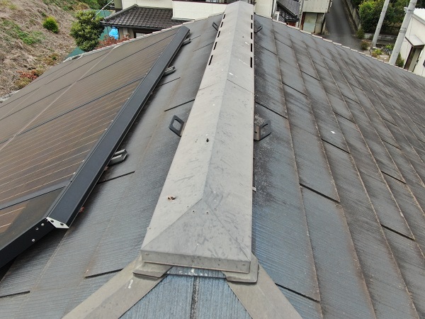 岡山県笠岡市・T様邸　外壁塗装・屋根塗装　無料診断③棟板金が色褪せていました (2)