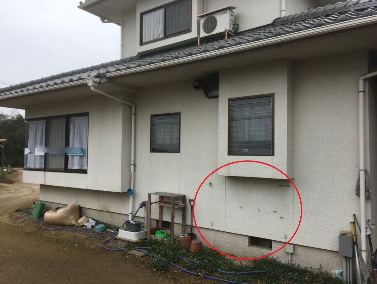 外壁にひび割れ・塗膜の剥がれ見られました（岡山県浅口市・H様邸｜外壁塗装・トイレリフォーム工事｜現地調査②)