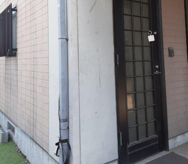 A様邸玄関と縦樋点検