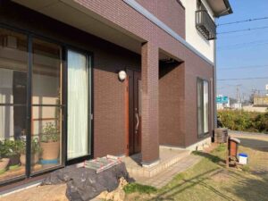岡山県井原市・T様邸1階上塗り2