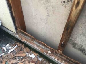 井原市F様邸ベランダ下地撤去