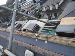岡山県井原市_H様邸棟瓦防水シートの上に金具棟木