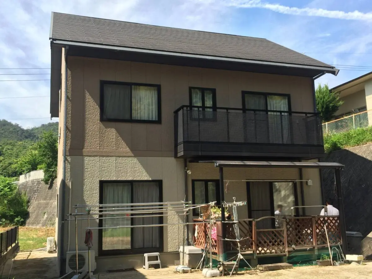 浅口郡里庄町 屋根・外壁の塗装リフォーム工事（施工前屋根）