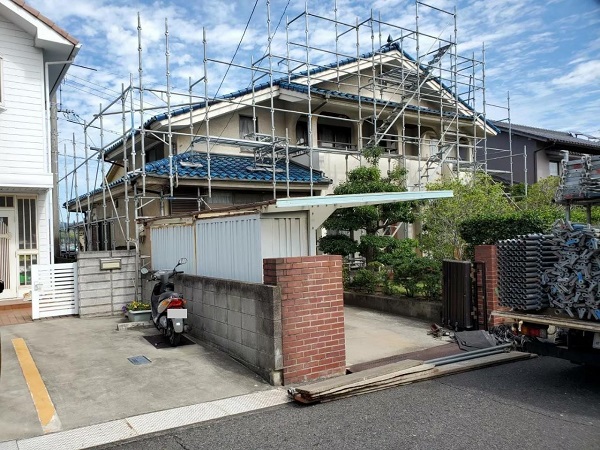 岡山県笠岡市・U様　外壁塗装・物置塗装　着工、足場を設置しました！ (2)
