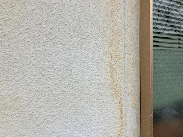 岡山県浅口市・F様邸　外壁塗装の無料診断③外壁の雨だれ汚れ、もらい錆び (1)