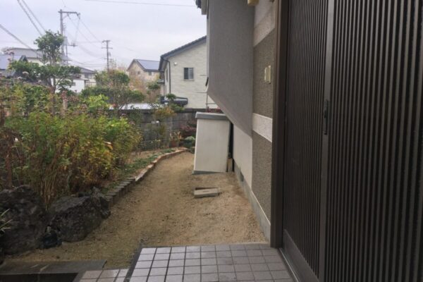 撤去するお庭の状態を確認しました　駐車場の新設工事（岡山県浅口郡里庄町・W様邸　施工前の状態②）