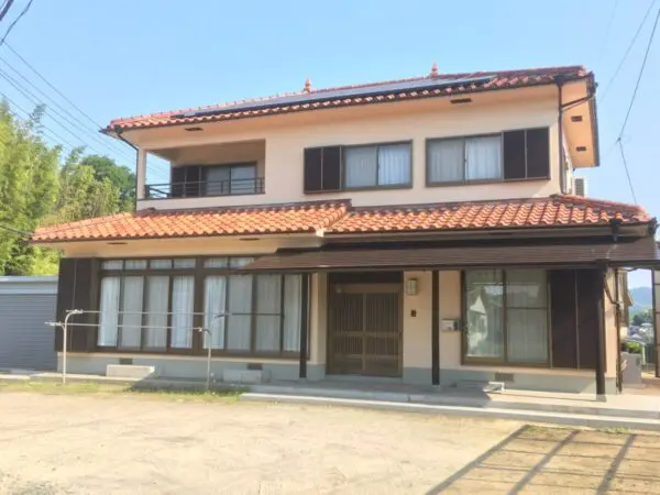 岡山県浅口郡里庄町・T様邸|外壁塗装|玄関軒下木部・雨樋・天井換気口・のし水切り・庇板金・戸袋・バルコニー防水