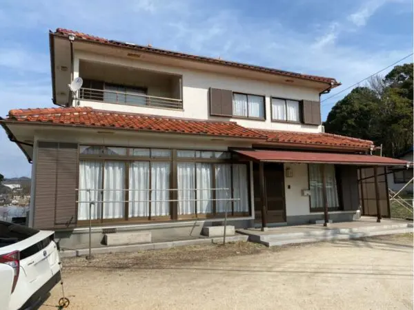 【施工前】岡山県浅口郡里庄町・T様邸|外壁塗装・玄関軒下木部・雨樋・天井換気口・のし水切り・庇板金・戸袋・バルコニー防水.JPG