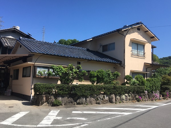 岡山県　里庄町　外壁塗装　瓦棒屋根塗装　事例　施工後 (1)