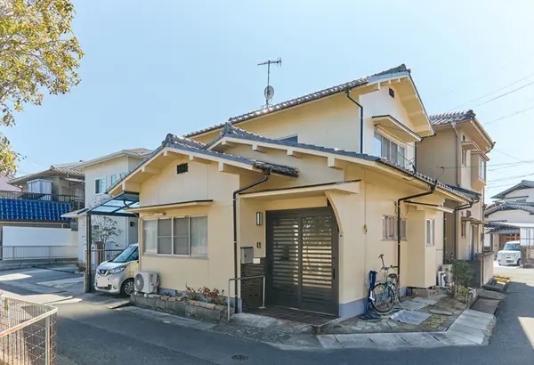外壁塗装・雨どい交換・テラス取り替え 施工後 (1)