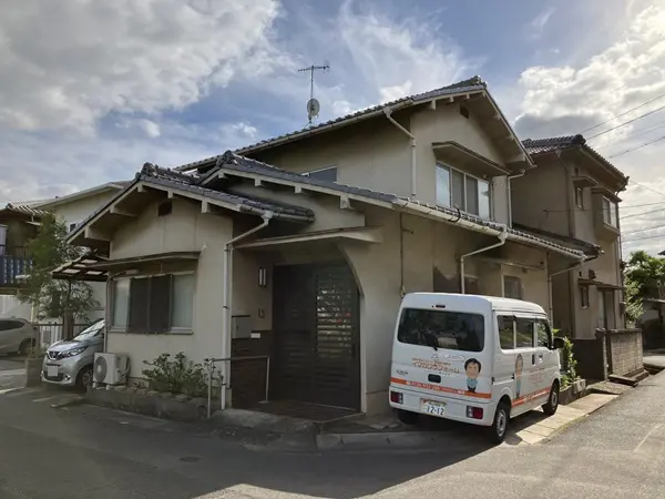 外壁塗装・雨どい交換・テラス取り替え 施工前 (1)