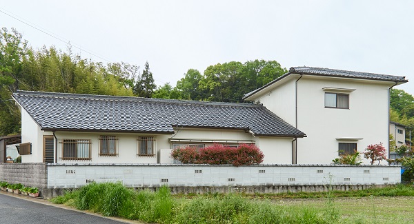 岡山県里庄町・S様|外壁塗装+屋根谷部分改修工事施工後