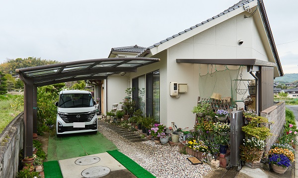 岡山県里庄町・S様｜外壁塗装+屋根谷部分改修工事施工後 (2)