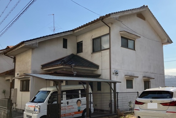 広島県福山市・H様邸|剥がれた塗膜を削り、外壁塗装で耐久性や美観性が向上しました (1)