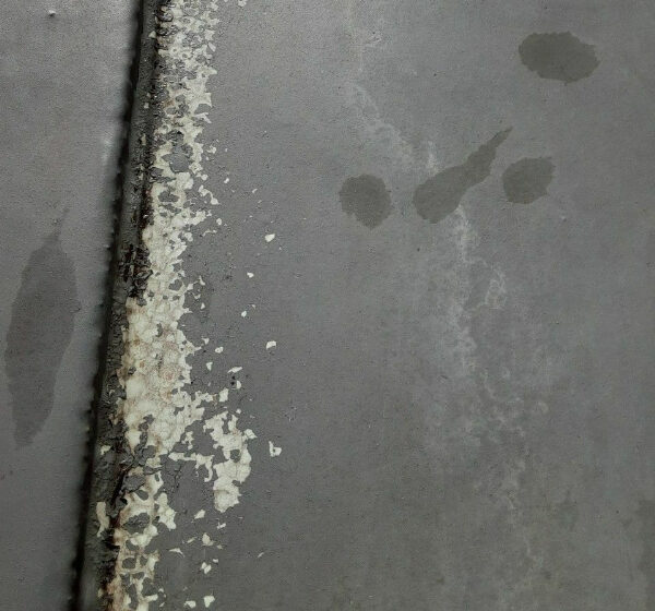 鉄部に発生した広範囲のサビ