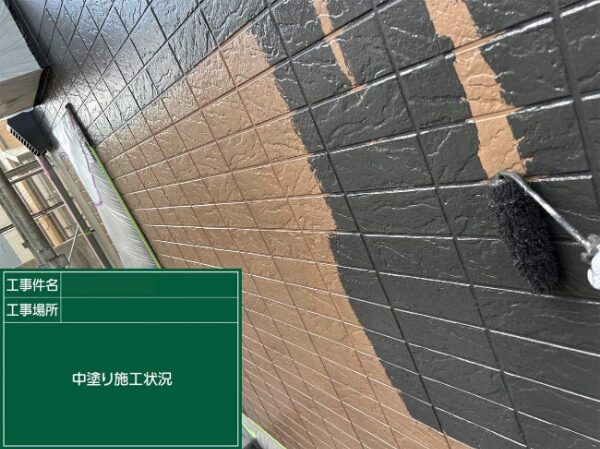凹凸のある外壁にも均一に塗布
