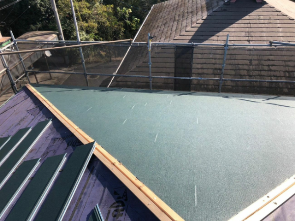 大屋根屋根素材施工2枚目