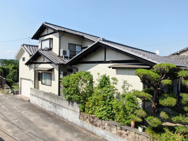 岡山県浅口郡里庄町・F様邸外壁塗装｜ひび割れ補修、長寿命塗料のゼニス使用 施工後 (2)
