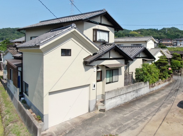 岡山県浅口郡里庄町・F様邸外壁塗装｜ひび割れ補修、長寿命塗料のゼニス使用 施工後 (1)