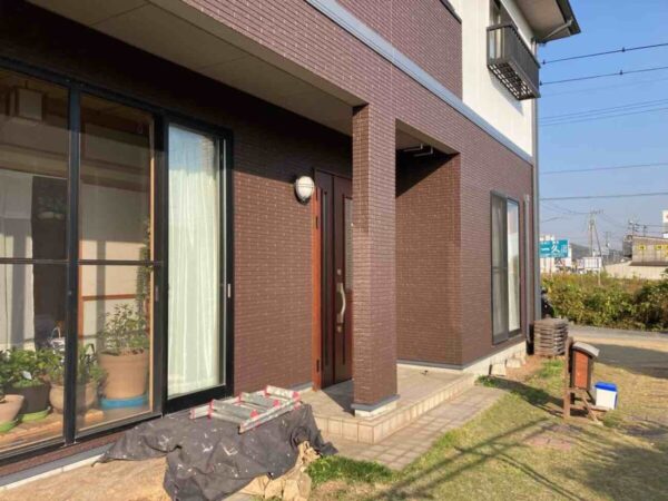 岡山県井原市・T様邸1階上塗り2