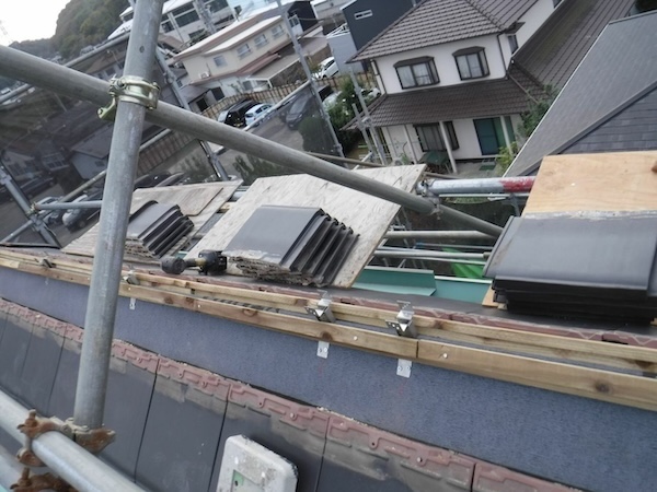 岡山県井原市_H様邸棟瓦防水シートの上に金具棟木
