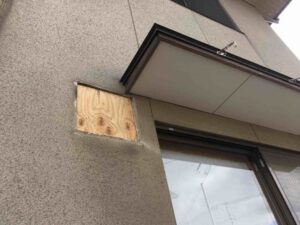浅口市A様邸１階換気口に板