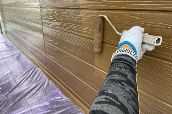 福山市H様邸外壁上塗り1