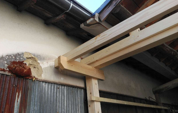 小田郡T様邸小屋補強工事庇1