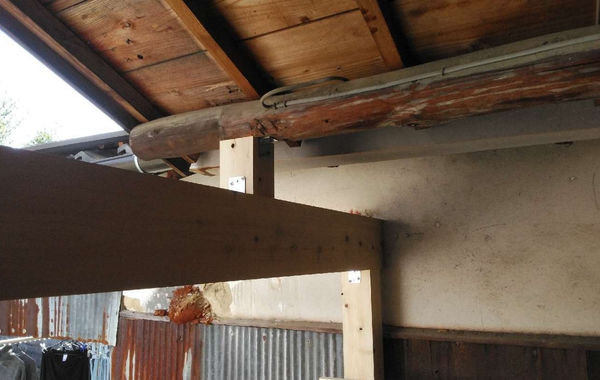 小田郡T様邸小屋補強工事入り口2